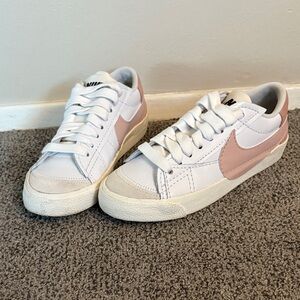 Nike Women's Big Swoosh Low Blazers